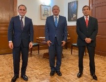 Ramírez de la O (derecha) es licenciado en Economía y realizó un doctorado en la Universidad de Cambridge. TWITTER / @lopezobrador_