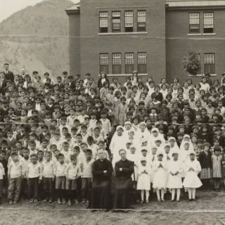 Los terribles internados en los que miles de niños indígenas sufrieron abusos en Canadá