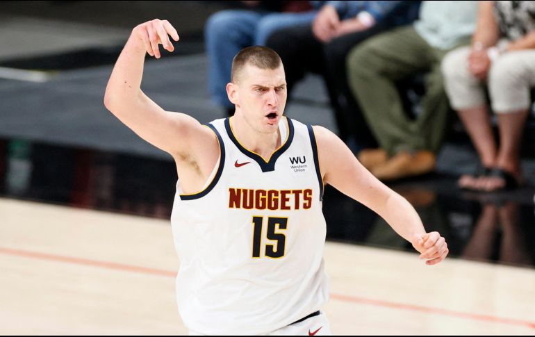 BRILLANTE. Nikola Jokic completó una temporada espectacular en la que promedió 26,4 puntos por juego, el mejor de su carrera, con 8,3 asistencias y 10,8 rebotes.  AFP