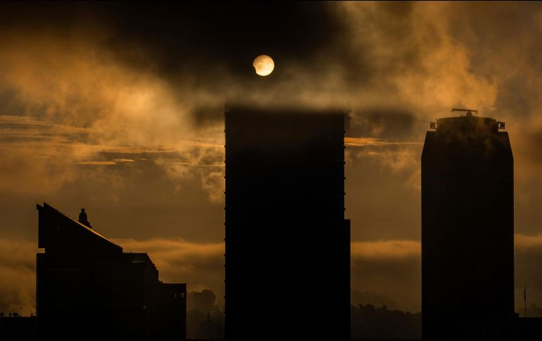 El eclipse solar fue visible de manera parcial en el norte de Estados Unidos, Europa y Asia. AP / A. Rush