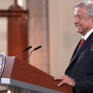 No subirán los impuestos, dice AMLO tras reunión con empresarios