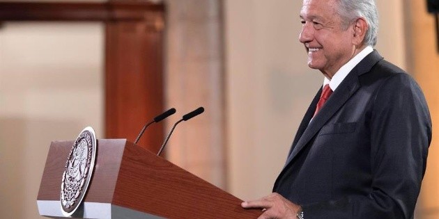 No subir&aacute;n los impuestos, dice AMLO tras reuni&oacute;n con empresarios