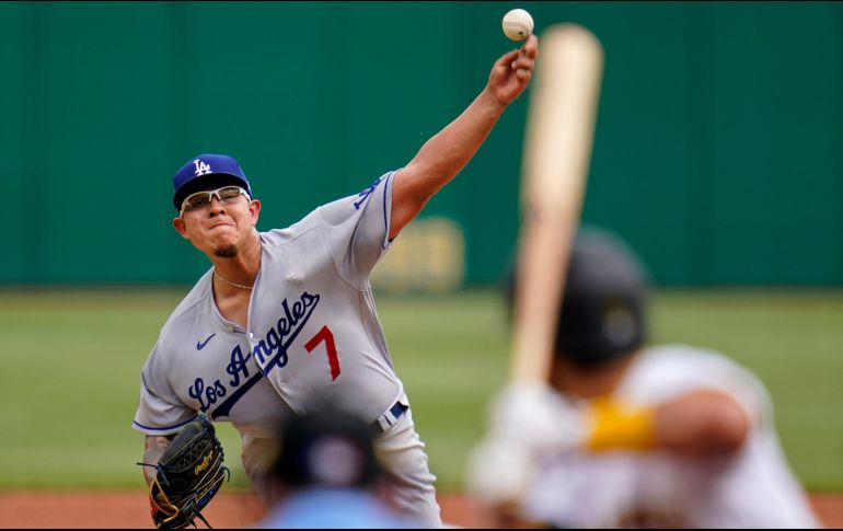Urías no estuvo particularmente fino, al permitir al menos un corredor en cada una de las primeras cuatro entradas, pero evitó mayores problemas. AP / J. Puskar