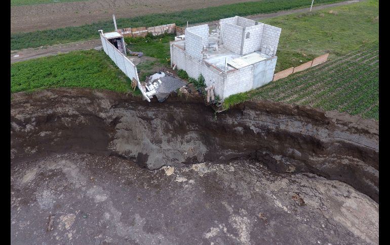 4 de junio. La madrugada de este viernes se desplomó una barda y parte de lo que era una recámara de la vivienda de la familia Sánchez Xalamiahua. EFE/ARCHIVO