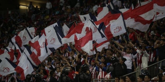 Chivas promociona su nueva serie en redes y afici&oacute;n expresa su molestia