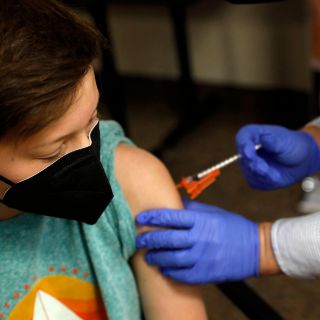 Brasil autoriza vacunar a adolescentes mayores de 12 años