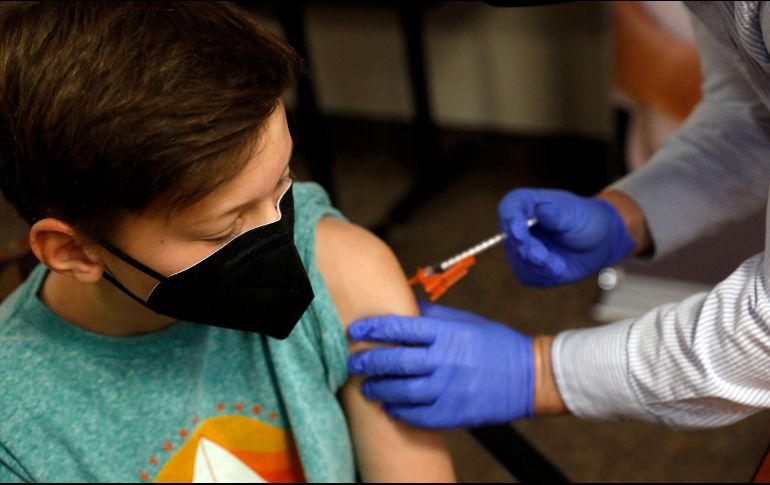 Uruguay se convirtió esta semana en el primer país latinoamericano en vacunar a menores contra el COVID-19. Chile también autorizó la vacunación de adolescentes, pero comenzará la campaña después del 20 de junio. AFP / ARCHIVO