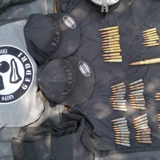 Aseguran cartuchos y equipo con insignias del Cártel Nueva Generación en San Julián