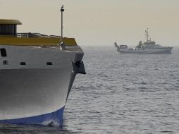 El buque del Instituto Español de Oceanografía (IEO) Ángeles Alvariño rastrea los fondos marinos de la costa de Santa Cruz de Tenerife en busca de pistas. EFE/Miguel Barreto