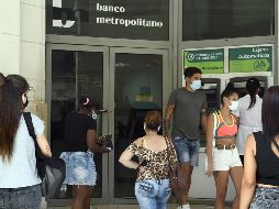 El BCC anunció  la suspensión temporal de los depósitos en dólares. XINHUA/J. Hernández