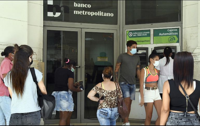 El BCC anunció  la suspensión temporal de los depósitos en dólares. XINHUA/J. Hernández