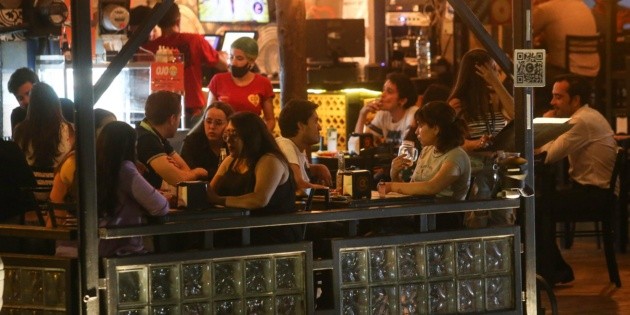 Bares de Guadalajara &ldquo;olvidan&rdquo; la sana distancia por pandemia