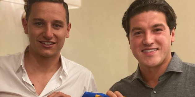 Samuel Garc&iacute;a le da la bienvenida al refuerzo de Tigres Florian Thauvin