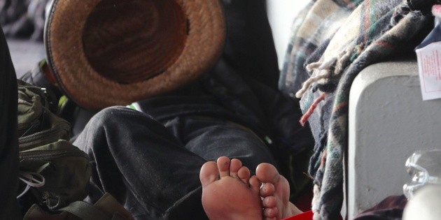 Rescatan a 33 migrantes hondure&ntilde;os que viajaban en una camioneta en Nuevo Le&oacute;n