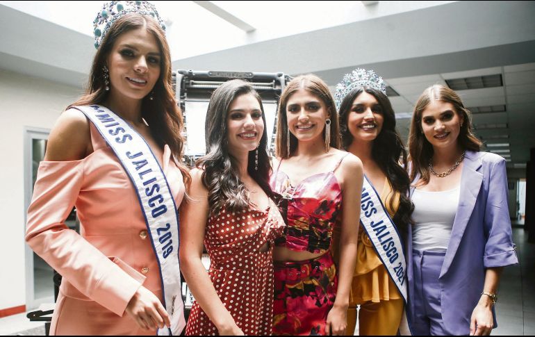 FORMACIÓN. En nuestro Estado sigue abriendo camino para las mujeres que buscan destacar y empoderarse, tal como ellas lo han demostrado desde distintas trincheras. De izquierda a derecha, Mariana Macías, Miss Chapala; Mariana Zamora, Miss Juanacatlán; Daniela Coss y León, Miss Arandas; Valeria Martínez, Miss Jalisco 2021 y Yoana Gutiérrez, coordinadora de Miss Jalisco. EL INFORMADOR/ G. GALLO