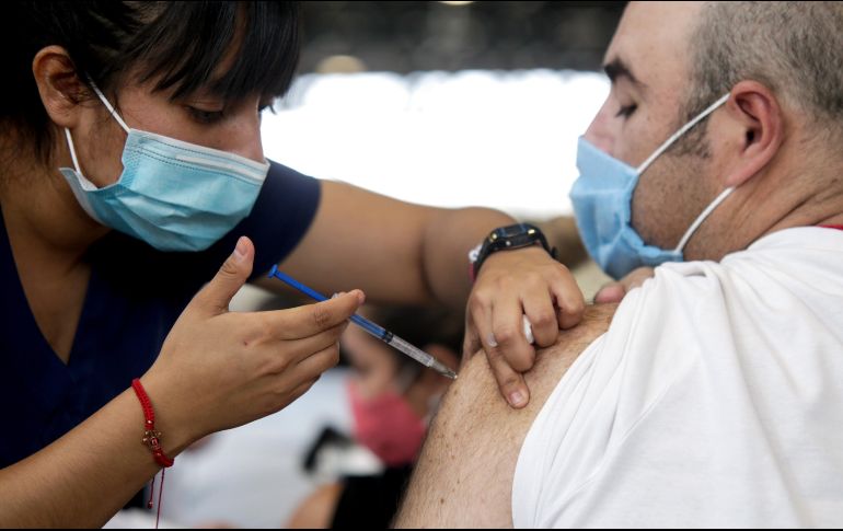 Salud Jalisco informó sobre la aplicación de 30 mil 349 dosis de vacunas. XINHUA / ARCHIVO