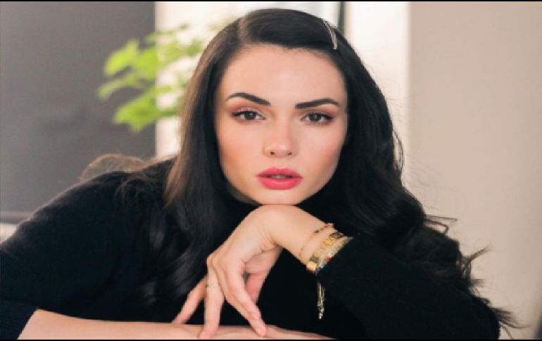 Paulina Burrola ha comenzado una relación con el actor Mauricio Ochmann de 41 años y durante los últimos días presumen su relación en las redes sociales. TWITTER/@paulinaburrola