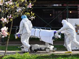 La cifra de muertes en EU causadas por el virus superó las 600 mil este martes, al tiempo que la campaña de vacunación ha reducido el número de casos y decesos diarios y permitido al país aguardar el verano con optimismo. AFP / ARCHIVO