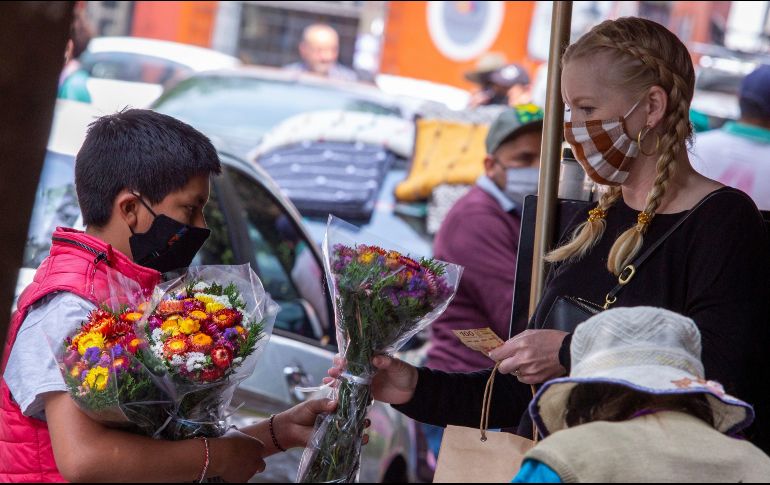 AFECTACIÓN. Los menores han tenido que abandonar la escuela para ayudar a sus familias. EFE