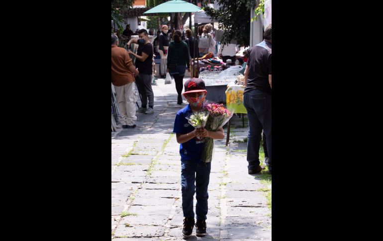 ABUSO. Las jornadas para los menores mexicanos son extenuantes: algunos laboran hasta 14 horas al día.  EFE