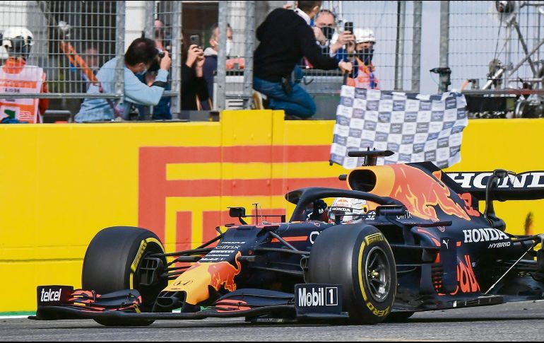 Max Verstappen. El piloto de Red Bull sufrió un accidente que lo marginó de terminar el Gran Premio de Azerbaiyán, el pasado 6 de junio.