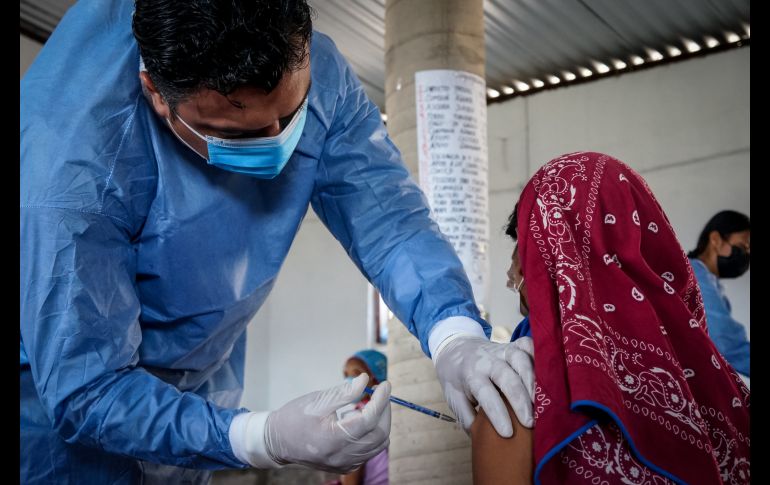 Integrantes de 16 comunidades de los municipios de Mezquitic y Bolaños acudieron a recibir el inmunizante. ESPECIAL / Secretaría de Salud Jalisco