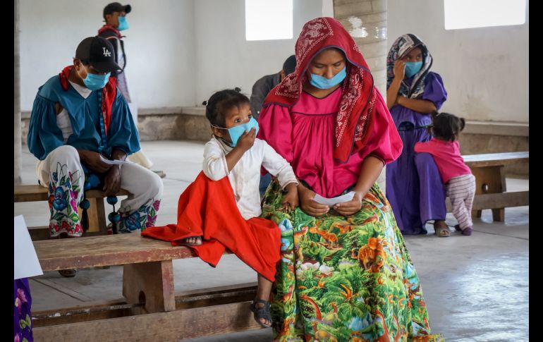 Integrantes de 16 comunidades de los municipios de Mezquitic y Bolaños acudieron a recibir el inmunizante. ESPECIAL / Secretaría de Salud Jalisco