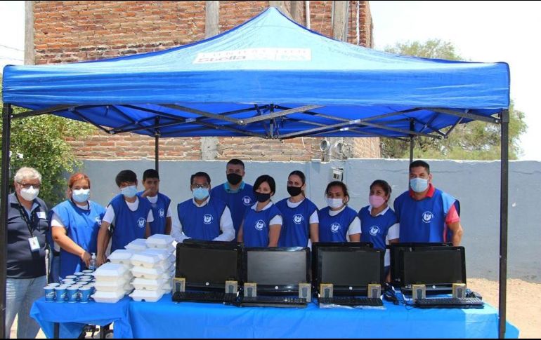 Varios equipos de cómputo fueron entregados a primarias. ESPECIAL