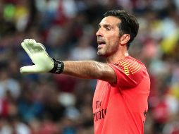 El guardameta italiano seguirá compitiendo hasta, al menos los 44 años, y peleará por devolver al club parmesano a la Serie A. ARCHIVO