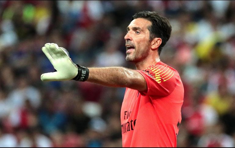 El guardameta italiano seguirá compitiendo hasta, al menos los 44 años, y peleará por devolver al club parmesano a la Serie A. ARCHIVO