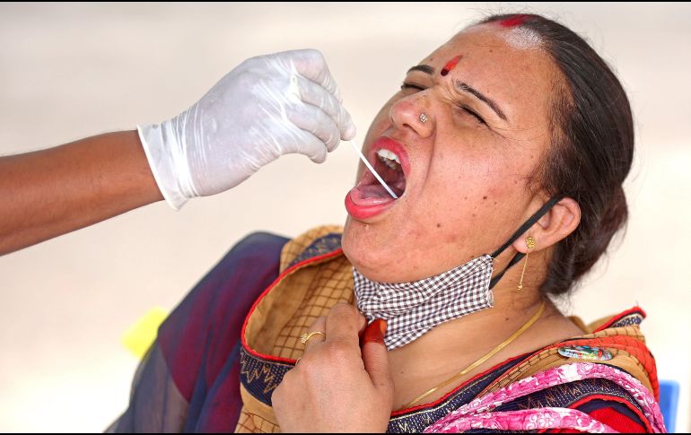 La nueva variante es un 64% más transmisible que la británica (Alpha), según la agencia sanitaria Public Health England (PHE) y representa ya más del 90% de los contagios en el Reino Unido. EFE / Jadadeesh NV