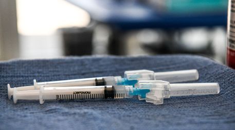 Moderna está trabajando en más de dos decenas de programas con tecnología mRNA, que incluyen posibles vacunas para la gripe o el virus Nipah, entre otros. AFP / ARCHIVO
