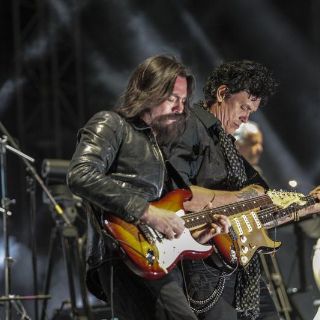Caifanes conecta con su público presencial y virtualmente