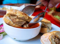 Torta ahogada. Este platillo puede ser acompañado por un rico tequila. ESPECIAL