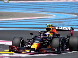 ''Checo'' terminó por detrás de Valtteri Bottas y Lewis Hamilton de Mercedes, y de su compañero de Red Bull Max Verstappen. AP / F. Mori