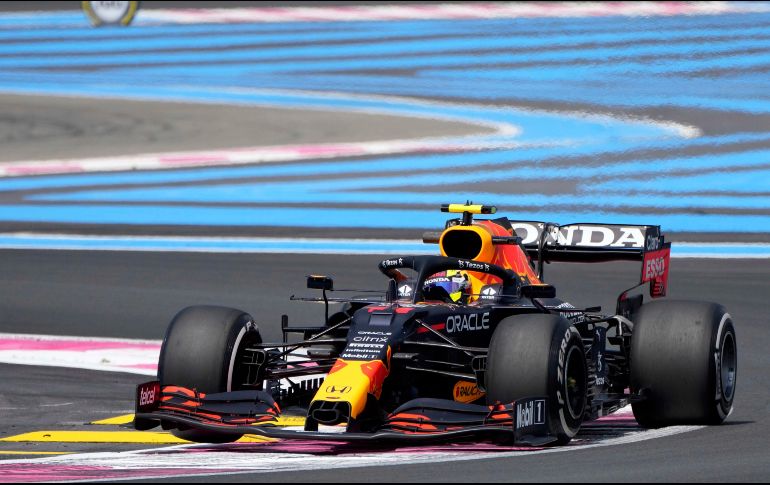 ''Checo'' terminó por detrás de Valtteri Bottas y Lewis Hamilton de Mercedes, y de su compañero de Red Bull Max Verstappen. AP / F. Mori