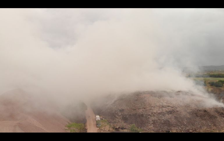 El incendio, que inició hace una semana, es el sexto desde 2019 en este relleno sanitario. ESPECIAL