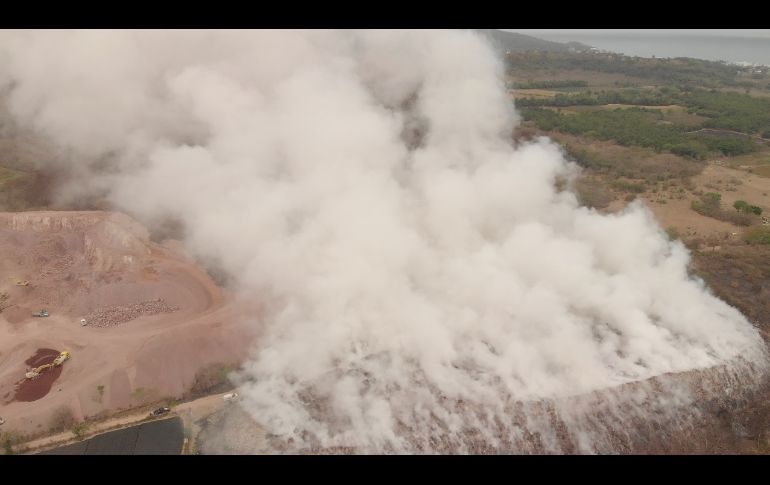 El incendio, que inició hace una semana, es el sexto desde 2019 en este relleno sanitario. ESPECIAL