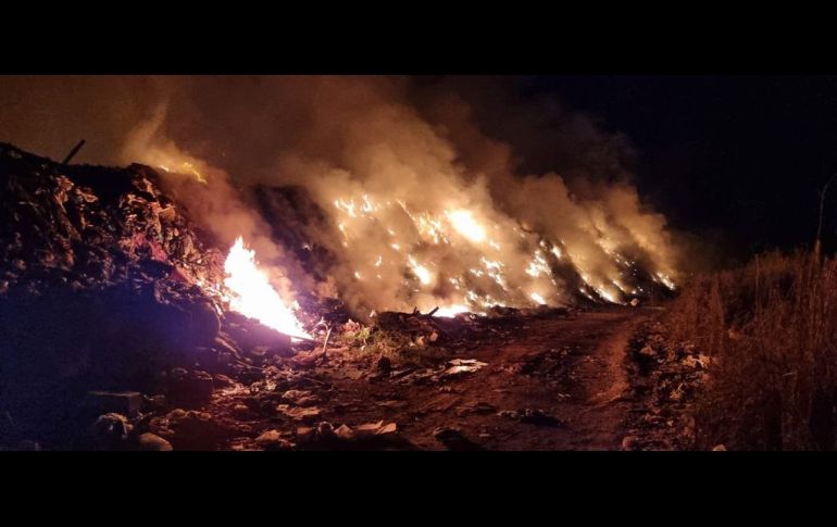 El incendio, que inició hace una semana, es el sexto desde 2019 en este relleno sanitario. ESPECIAL
