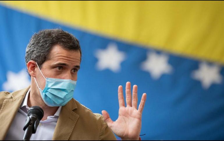 El opositor venezolano Juan Guaidó ofrece una rueda de prensa este viernes, en Caracas. EFE/ R. Peña