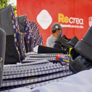 Dan útiles gratis sin verificar beneficiarios