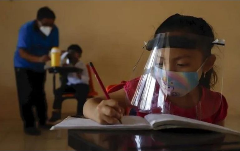 La próxima semana se dará a conocer el calendario escolar 2021-2022. AP/Archivo