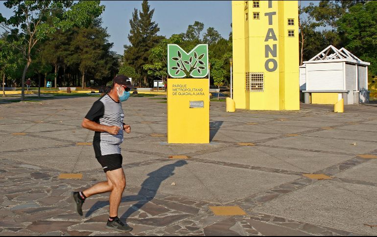 19 de mayo. El Parque Metropolitano se mantuvo cerrado, pero eso no impidió que la gente saliera a hacer ejercicio. EL INFORMADOR/A. Camacho