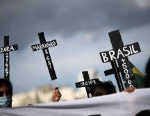 Los especialistas expresan preocupación por la lentitud de la campaña de vacunación y la propagación de variantes más agresivas del virus en Brasil. EFE/D. Fernández
