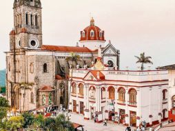 Parroquia de San Francisco de Asís y en primer plano, la presidencia municipal. INSTAGRAM/@stefisxy