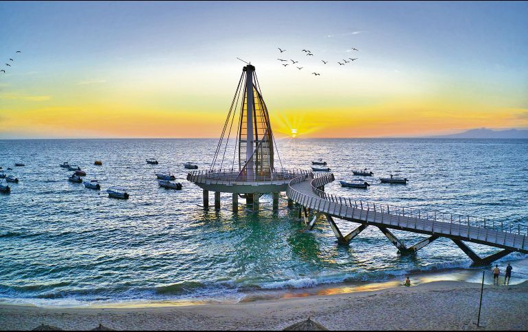 Atardecer desde el malecón de Puerto Vallarta. CORTESÍA/OCV Puerto Vallarta