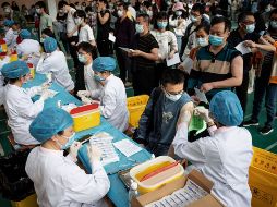 China espera tener vacunados a al menos 70% de su población antes de fin de año. AFP/ARCHIVO