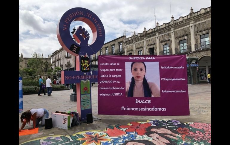 La familia de Dulce colocó una lona y pancartas exigiendo justicia en la antimonumenta. EL INFORMADOR / R. Rivas