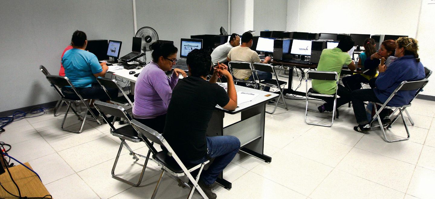 PANORAMA. Los contribuyentes siguen aumentando en México. El SAT  reporta 79.7 millones de cuentas. EL INFORMADOR