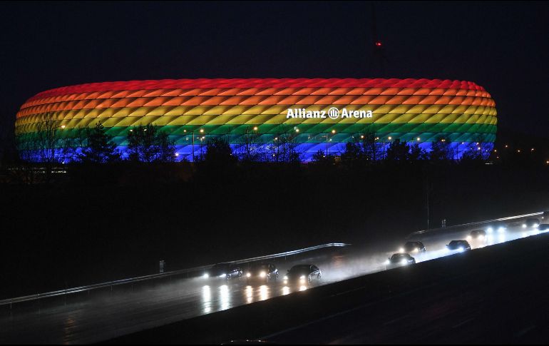 La Federación alemana de fútbol se mostró de acuerdo para que el estadio de Múnich fuese iluminado con los colores arcoíris durante la Eurocopa, pero no necesariamente el día del partido contra Hungría. AFP